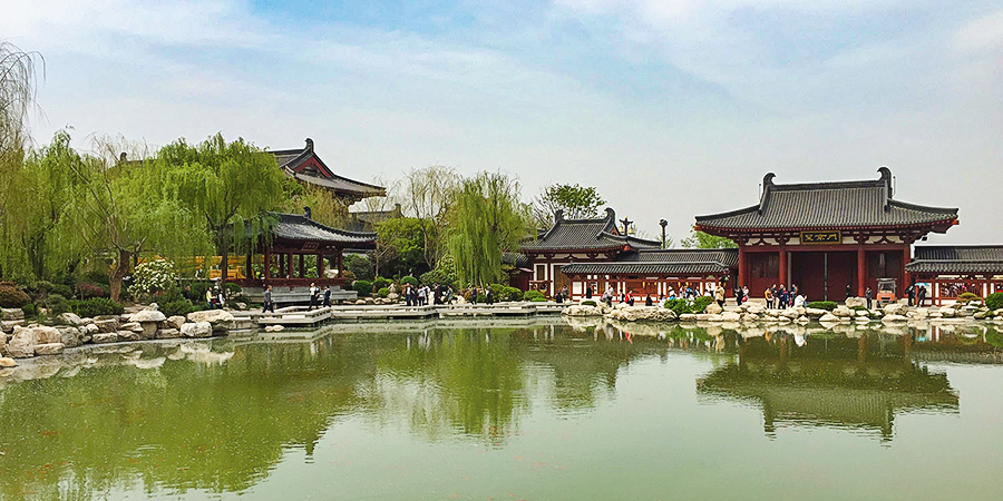 Nine-Dragon Lake in Huaqingchi