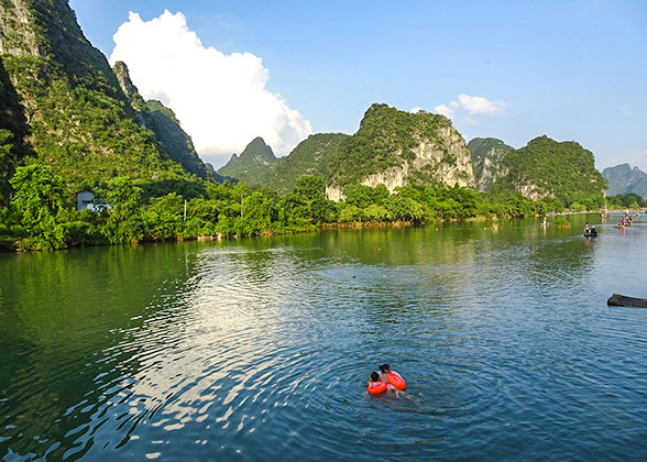 Scenery along Li River 