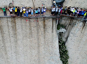 Hua Shan Cliffside Path