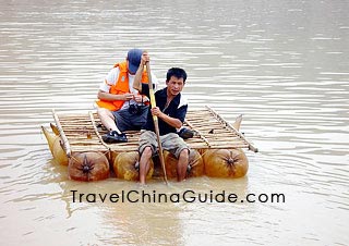 Cross the Yellow River on a sheepskin raft 