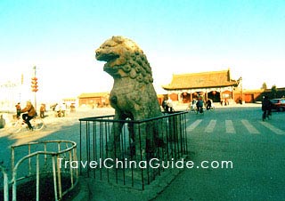 Stone statue in Dragon Pavilion Park