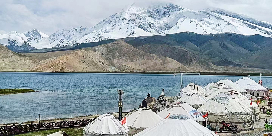 Karakuri Lake in winter