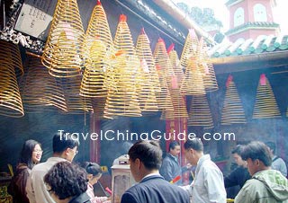 Praying in A-Ma Temple