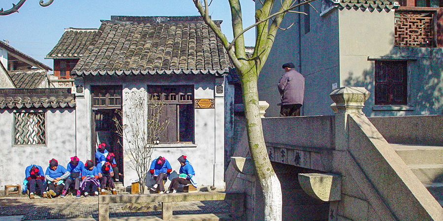 Local residents in the Luzhi Town