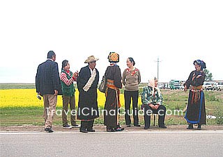 Tibetans in Haidong 