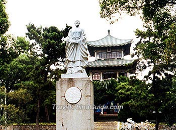 Statue of Qu Yuan