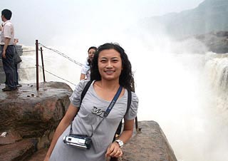 Staff at Hukou Waterfall,Yan'an