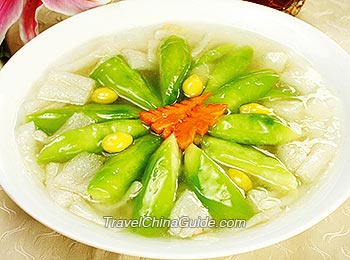 Sautéed Sponge Gourd, Bamboo Fungus and Gingko