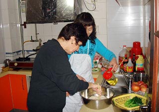 Our Guest Learn to Cook Chinese Food