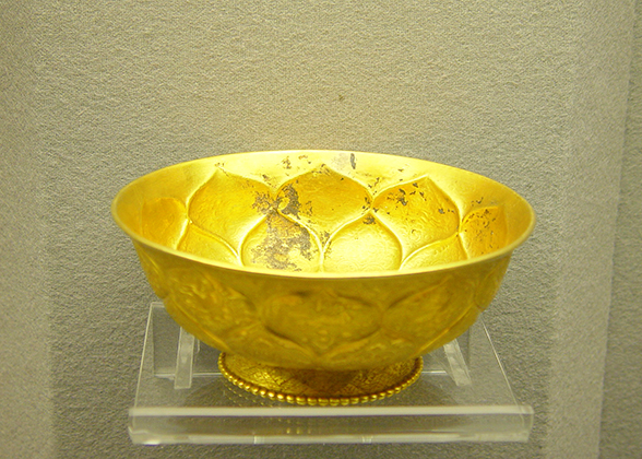 Golden Bowl with Lotus Patterns