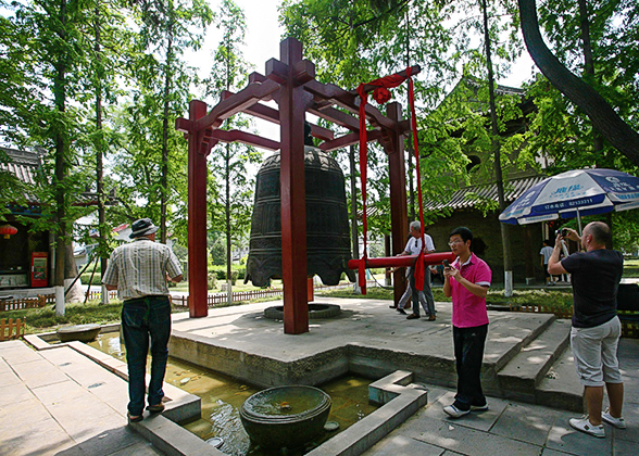 Bell in Small Wild Goose Pagoda