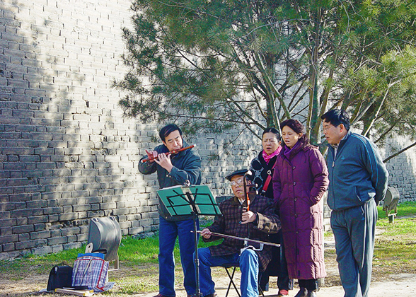 Singing Qinqiang in City Wall Park