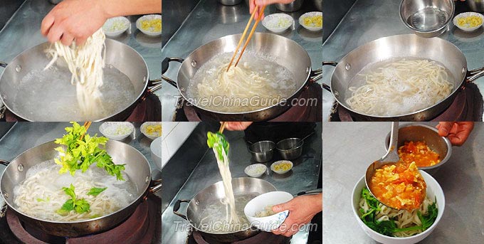 Step 3 of Noodles with Tomato Egg Sauce