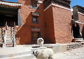 Peaceful Couryard inside Rongbuk Monastery