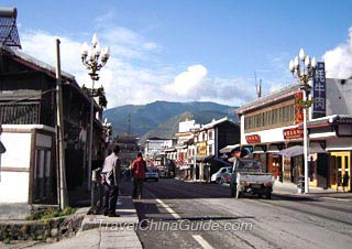 Clean Streets in Songpan