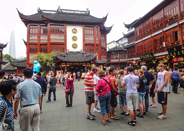 Lu Bo Lang Restaurant near the Temple