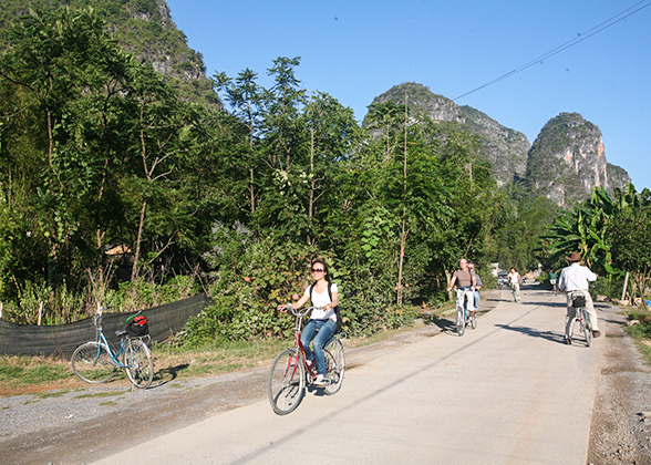 Bike Tour along Yangshuo Ten-Mile Gallery