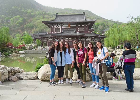 Guests at Huaqing Pool