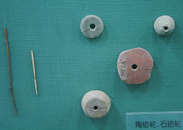 Earthen and Stone Spinning Wheels in Banpo Museum