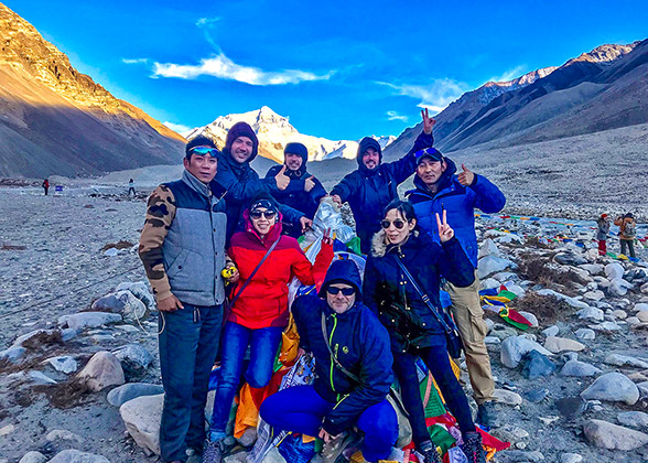 Climbers toward Lhamo Latso Lakeside