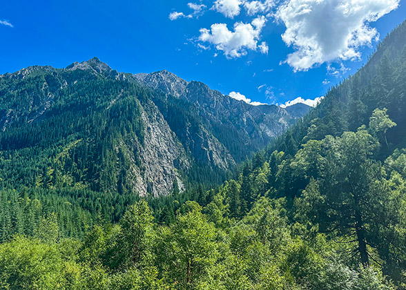 Mountains around Niru Village