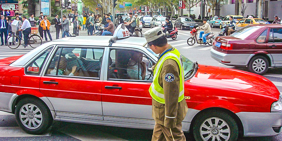 Take a taxi to the Bund