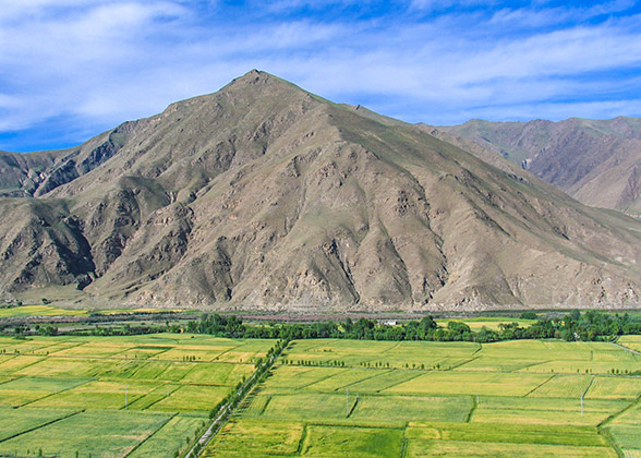 Mountains along 318 Highway