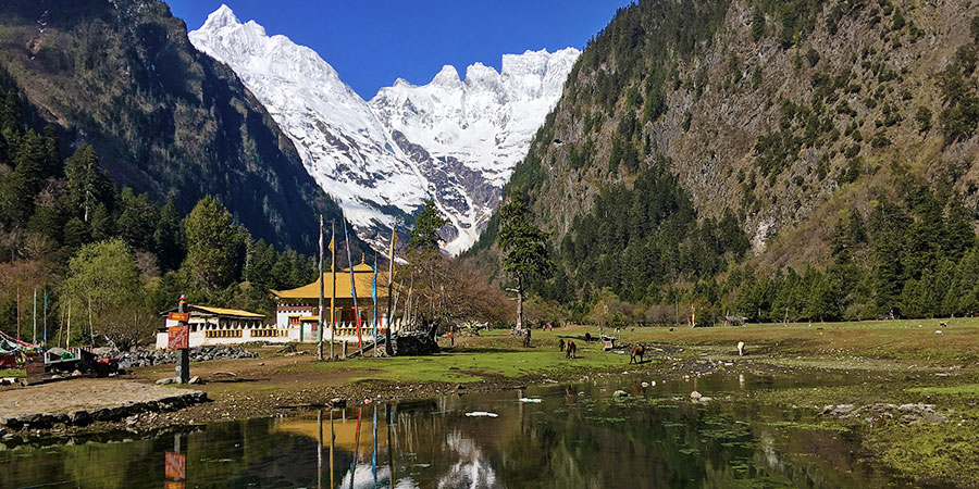 April View of Yubeng Village, Diqing